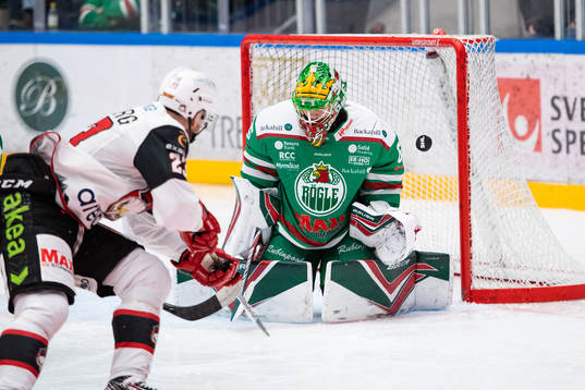 Malmö Redhawks Christoffer Forsberg gör 1-1 bakom Rögles