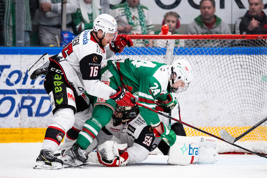 Rögles Marco Kasper mot Malmö Redhawks Matias Lassen och