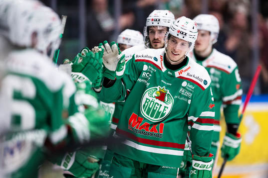 Rögles Adam Tambellini jublar