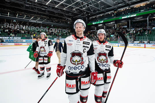 Malmö Redhawks Carl Söderberg och Matias Lassen jublar