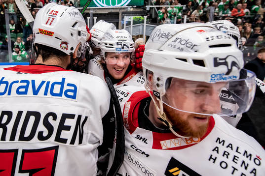 Malmö Redhawks Marcus Sylvegård jublar
