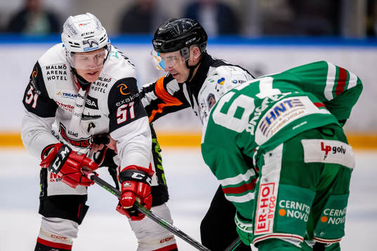 Malmö Redhawks Emil Sylvegård  och Rögles Leon Bristedt