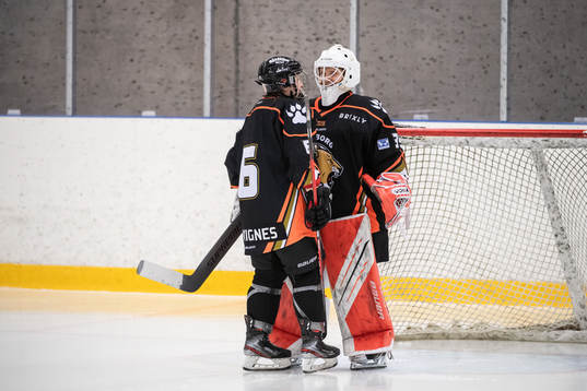 Göteborgs Margot Desvignes och målvakt Sofia Reideborn