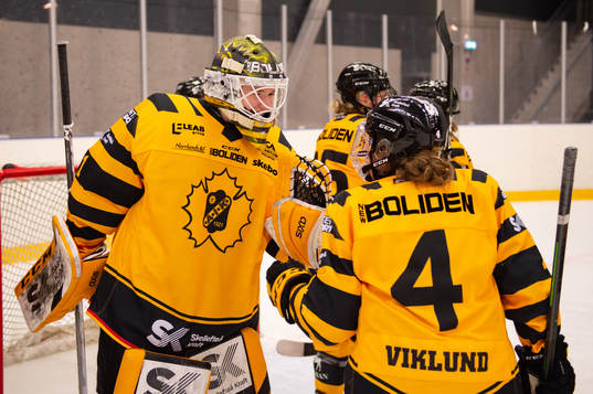 Skellefteås målvakt Miranda Dahlgren och Moa Viklund