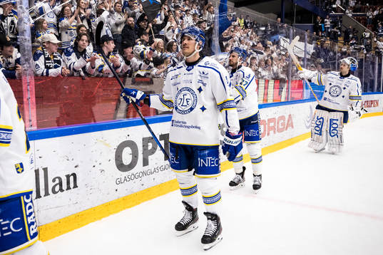 Leksands Jon Knuts och Marek Hrivik och målvakt Kasimir