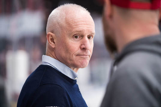 Troja/Ljungbys tränare Roger Forsberg deppar