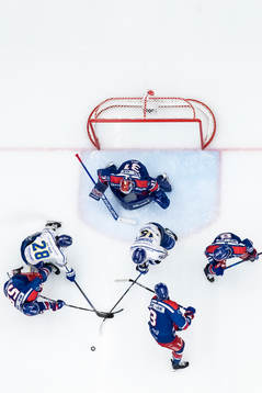 Leksands Justin Kloos och Max Veronneau och målvakt Tim