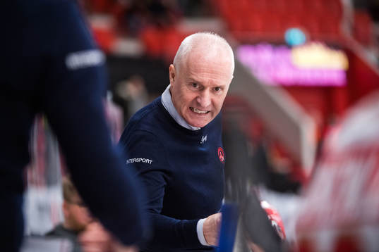 Troja/Ljungbys tränare Roger Forsberg reagerar