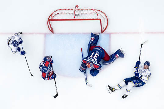 målvakt Tim Juel och Leksands Max Veronneau