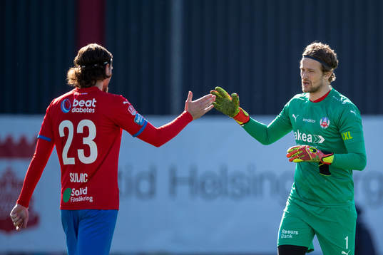 Helsingborgs Ali Suljic och målvakt Anders Lindegaard