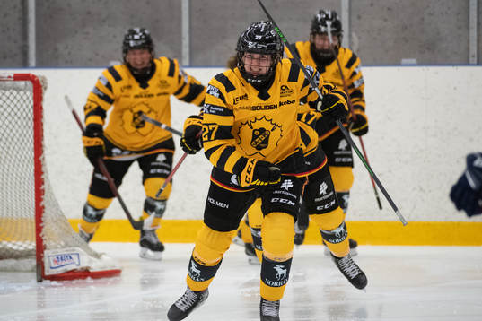 Skellefteås  Essi Jaako jublar