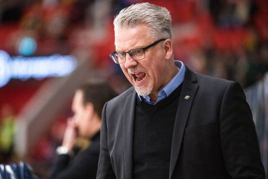 Södertäljes tränare Per Hånberg reagerar