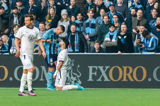 Djurgårdens Victor Edvardsen och Malmö FFs Erdal Rakip