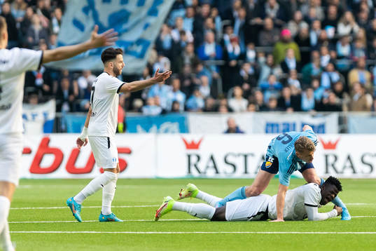 Djurgårdens Rasmus Schüller och Malmö FFs Malik Abubakari