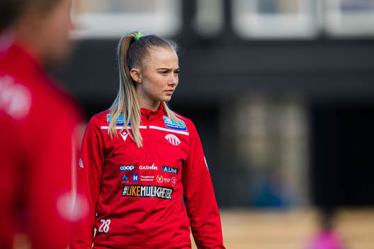 Sandra Østenstad of Avaldnes warms up
