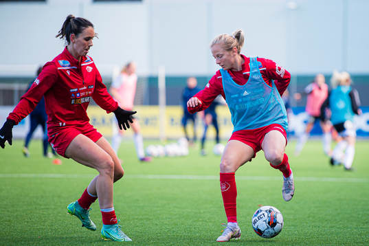 Sara Pavlovic of Avaldnes warms up