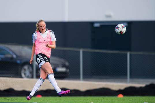 Emilie Bragstad of Rosenborg warms up