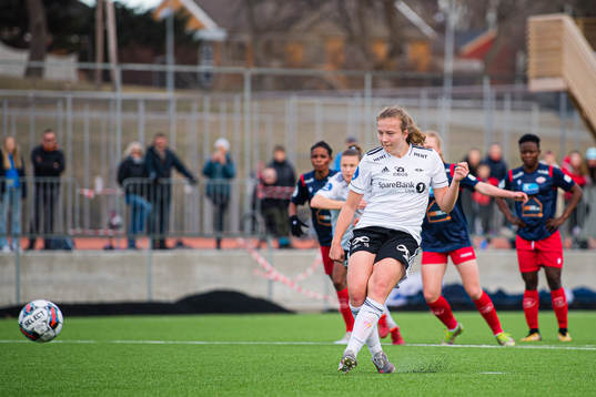Sara Kanutte Sørensen Fornes of Rosenborg misses a chance