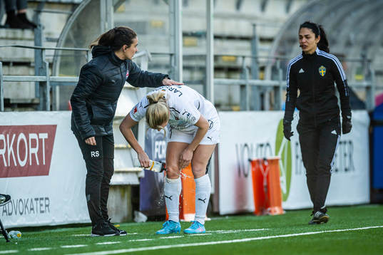 Rosengårds tränare Renee Slegers kollar till Mimmi Larsson