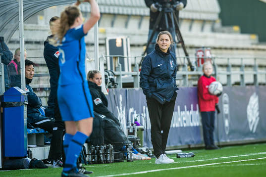 Eskilstunas tränare Elena Sadiku reagerar