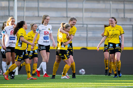 Elfsborgs Fanny Johansson jublar med Elin Dahl