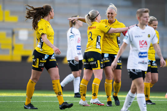 Elfsborgs Fanny Johansson jublar med Ellen Larsson