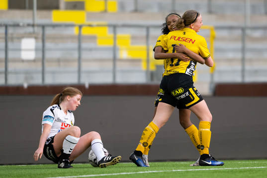 Elfsborgs Leann Nyström jublar med Vanessa Lopez