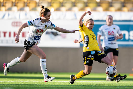Skultorps Effie Schüler och Elfsborgs Linda Westberg