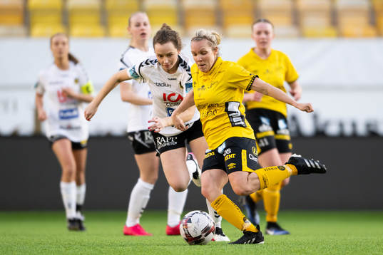Skultorps Effie Schüler och Elfsborgs Linda Westberg