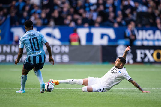 Djurgårdens Joel Asoro och Malmö FFs Sergio Pena