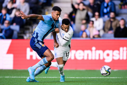 Djurgårdens Isak Hien och Malmö FFs Martin Olsson