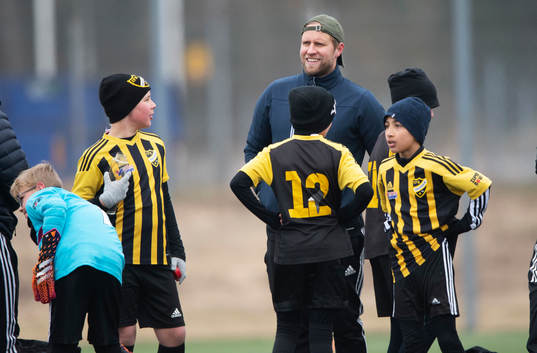 IFK Hässleholms tränare Ken Linde i träningsmatchen för