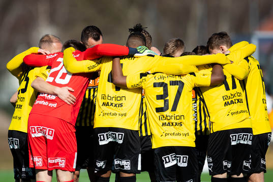 Häcken samlade innan fotbollsmatchen i träningsmatchen
