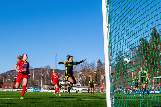 Cecilie Redisch Kvamme of Brann scores the 1-4 goal