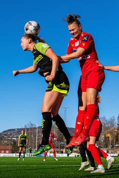 Elisabeth Terland of Brann and Synne Masdal of Røa