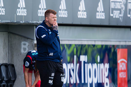 John Arne Riise, head coach of Avaldnes, looks dejected