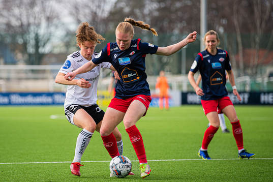 Synne Skinnes Hansen of Rosenborg and Emma Endresen of