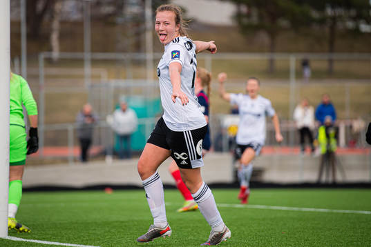 Sara Kanutte Sørensen Fornes of Rosenborg celebrates