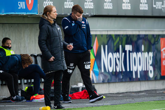 John Arne Riise, head coach of Avaldnes, looks dejected
