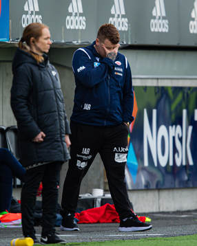 John Arne Riise, head coach of Avaldnes, looks dejected