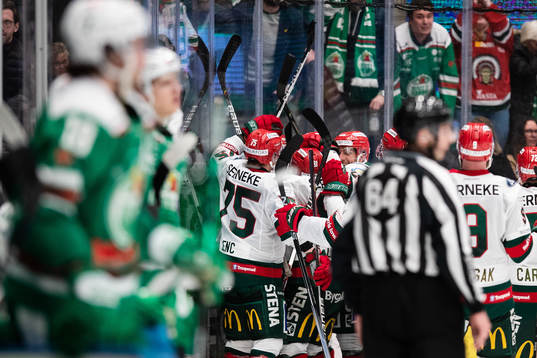 Frölundas spelare jublar