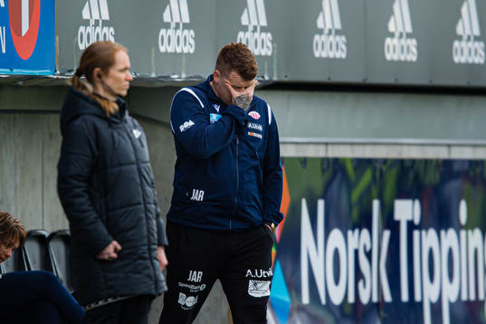John Arne Riise, head coach of Avaldnes, looks dejected