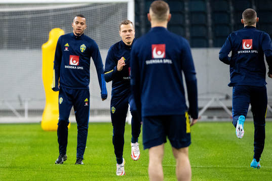Robin Quaison and Ludwig Augustinsson of the Swedish