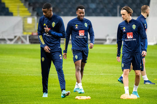Alexander Isak, Anthony Elanga and Kristoffer Olsson of the