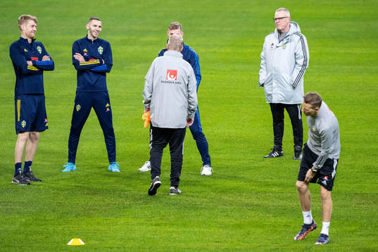 Filip Helander, Branimir Hrgota and head coach Janne
