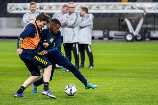 Victor Nilsson Lindelöf and Alexander Isak of the Swedish