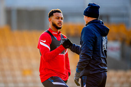 Joshua King talks to Ståle Solbakken, head coach of the