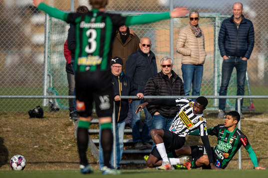 Landskronas Ousmane Diawara och Varbergs Luke le Roux
