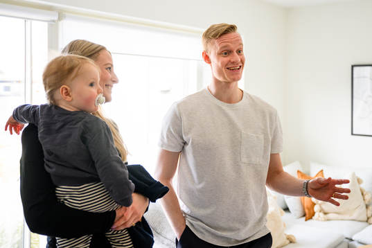 Matilda Schultz med sonen Noel och Anton Bengtsson med