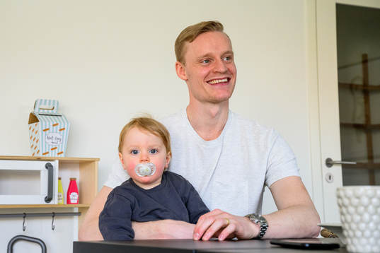 Anton Bengtsson med sonen Noel